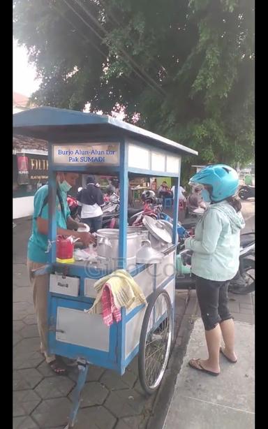 BUBUR KACANG IJO PAGI PAK SUMADI ALUN-ALUN UTARA