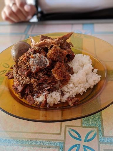 GUDEG BU SLAMET