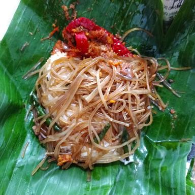 NASI SO'ON SAMBEL JOOS BU ROSO