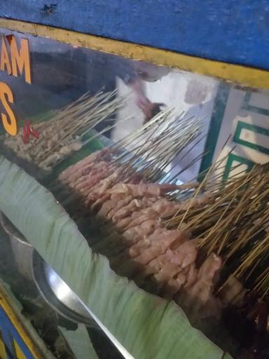 SATE AYAM KAMPUNG LARIS PAK BOWO