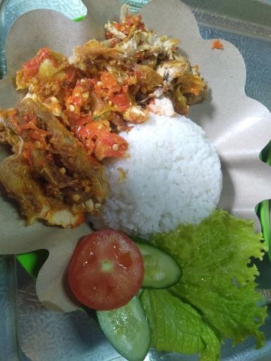 SOTO NGAPAK PAK GONDRONK DAN AYAM SERUNDENG GORENG EMPUK