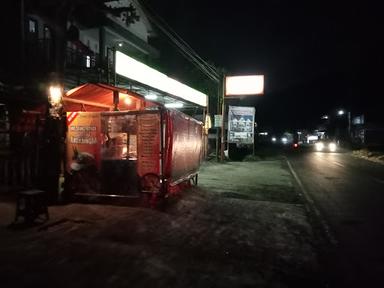 ANGKRINGAN WEDANG RONDE JAMET KUPRET