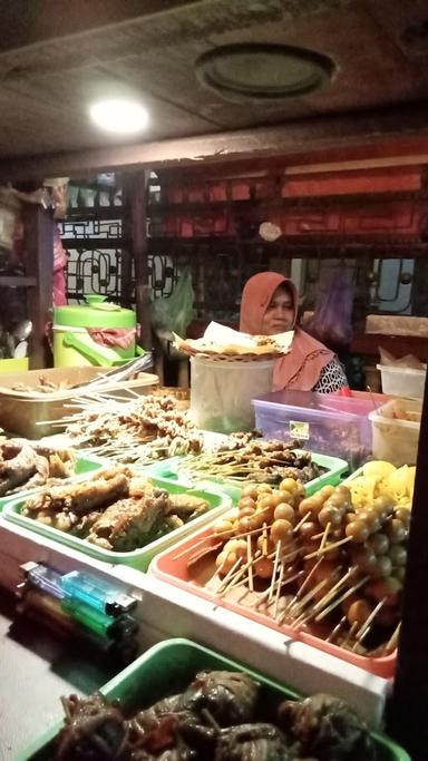 ANGKRINGAN WEDANG RONDE JAMET KUPRET