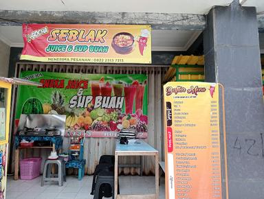 DEPAN AA_SALEHAH MART