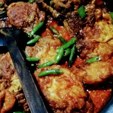 GUDEG BU DARTI