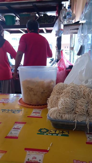CAK BAGIO SOLO STYLE CHICKEN NOODLE & MEAT BALL