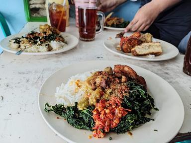 RUMAH MAKAN PADANG AMPERA RODA BARU