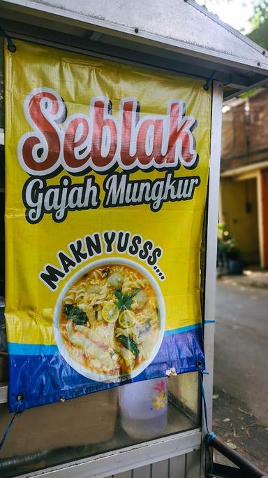 SEBLAK GAJAH MUNGKUR