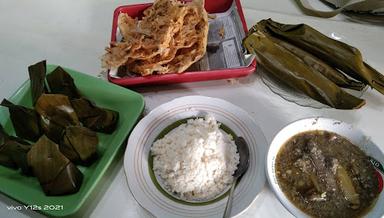 WARUNG MAKAN NASI JAGUNG BU TUTIK