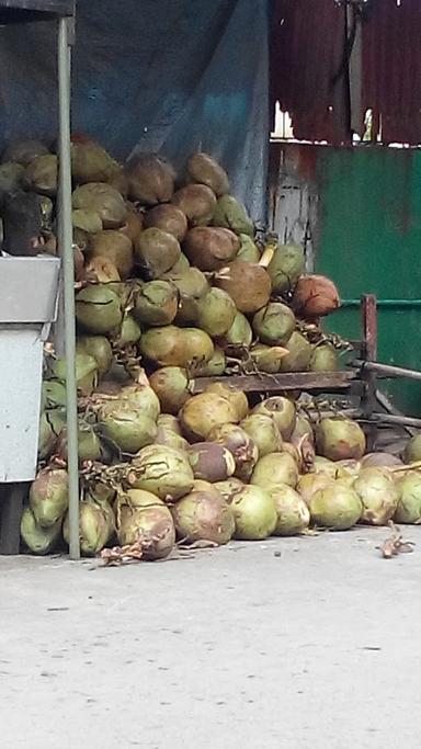 WARUNG ES KELAPA MBA OY OY