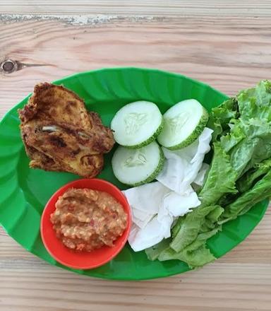 AYAM BAKAR TIGA SAUDARA