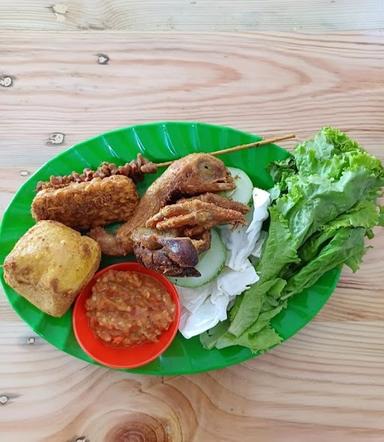 AYAM BAKAR TIGA SAUDARA