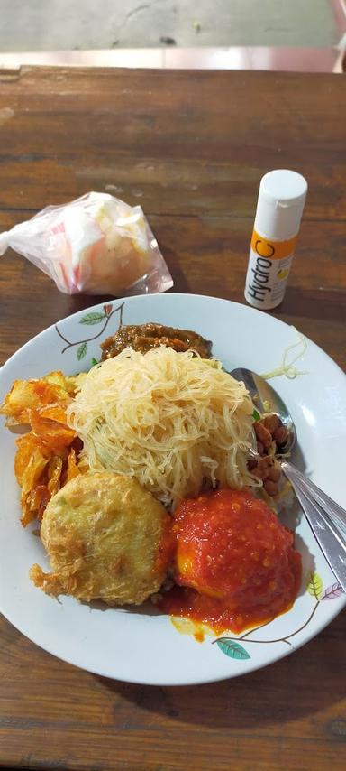 NASI UDUK DAN LONTONG MEDAN RASA NIKMAT