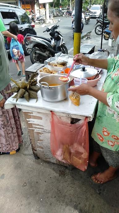 NASI UDUK & KETUPAT SAYUR UNI LIA