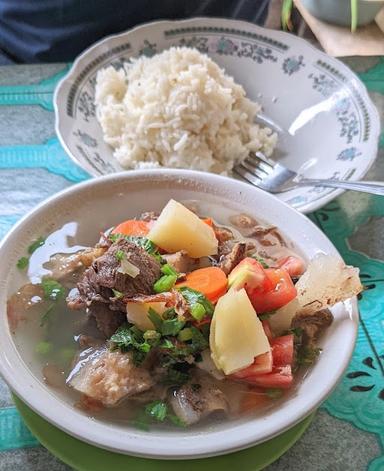 WARUNG SOTO DAN SOP UWA