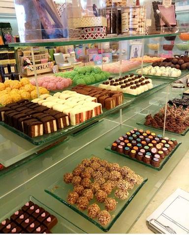 DAPUR COKELAT