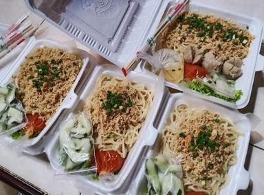 PANGSIT DAN BAKSO CAK WIE