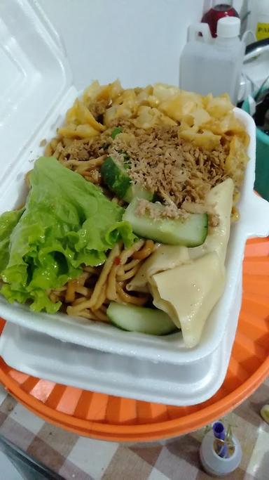 PANGSIT MIE AYAM JAKARTA & MIE AYAM YAMIN (CAB.UNAIR FIB)