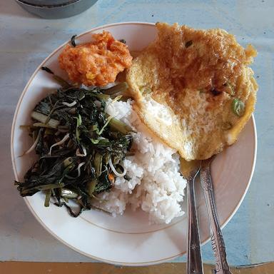 WARUNG MAKAN LESEHAN BU MAR