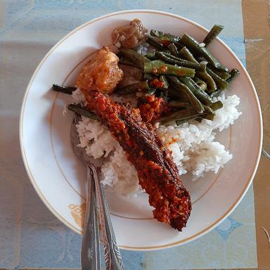 WARUNG MAKAN LESEHAN BU MAR