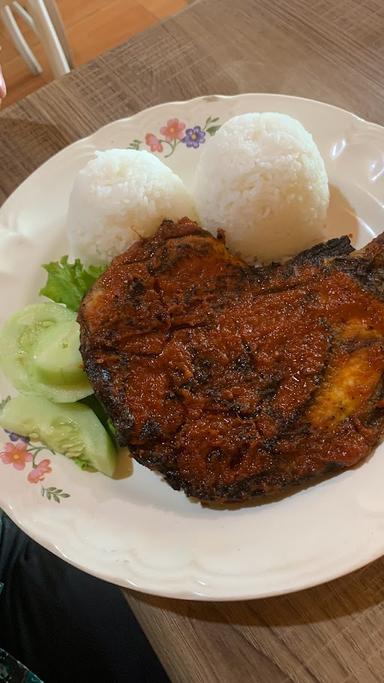 IKAN BAKAR ADEK KAKAK