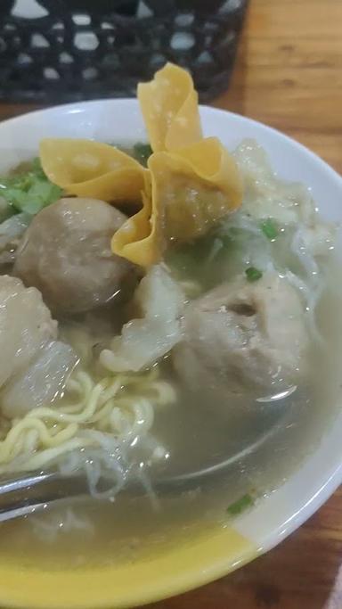 BAKSO DAN SOTO DAGING GUNUNG ANYAR