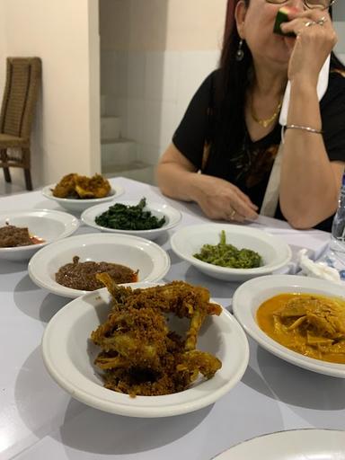 RUMAH MAKAN PADANG SAMBALADO