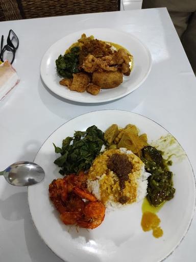 RUMAH MAKAN PADANG SAMBALADO