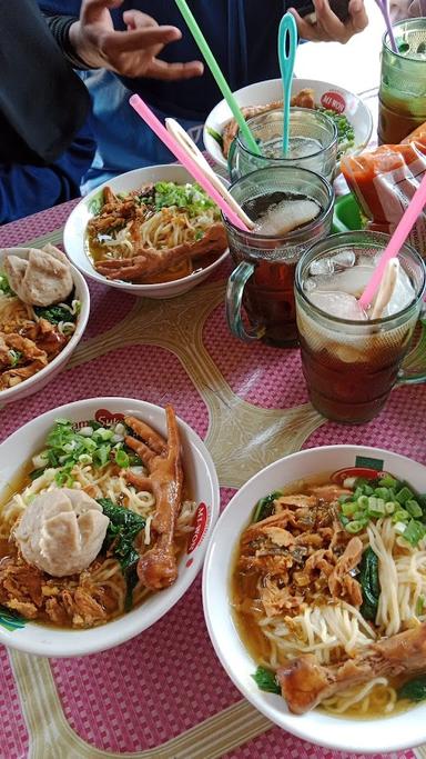 BAKSO MIE AYAM CEKER PAK PAINO