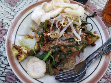 PONDOK DHAHAR PECEL & GADO-GADO BU WAKIDAH