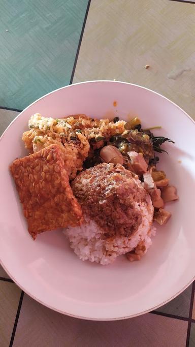 RUMAH MAKAN PADANG PUTRI MINANG