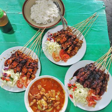 WARUNG SATE PAK KUMIS