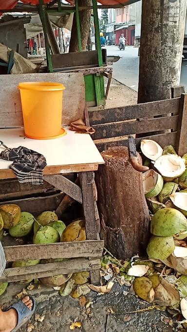 ES KELAPA MUDA & SOTO MIE BOGOR