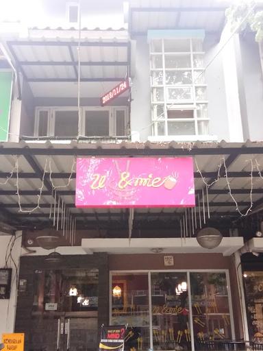 U & MIE CAFE & RESTO