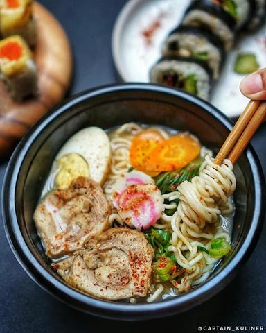 RAMEN N SUSHI BOX CILEUNGSI