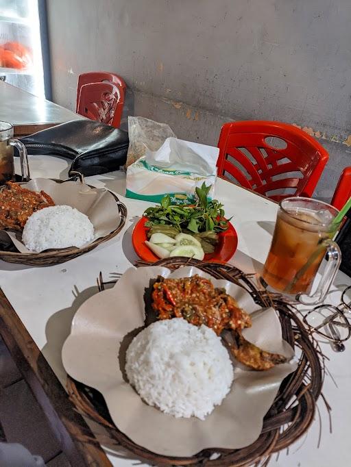 AYAM PENYET DJAWA