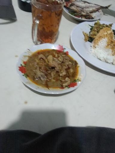 RUMAH MAKAN SALERO BASAMO