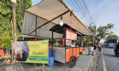 KUE PUTU KLEPON