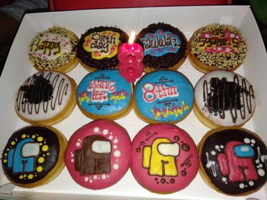 DONAT MADU.