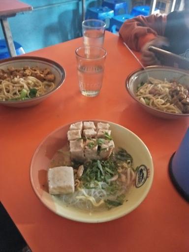 MIE BASO KOTAK