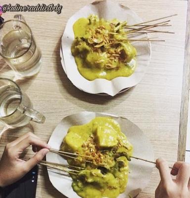 RESTORAN PADANG MANGKUTO BANDUNG : AYAM GORENG DAN SATE PADANG