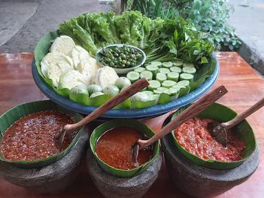 WARUNG NASI AMPERA TRUNOJOYO