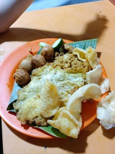 PECEL LELE DAN NASI GORENG MEKAR ASRI