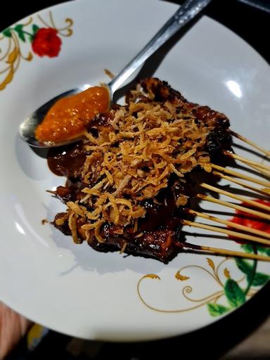 SATE DAN NASI GORENG BANG ARI