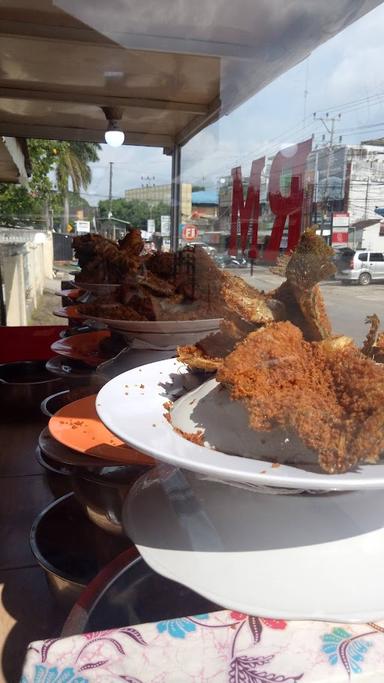 RUMAH MAKAN BUNGA RAYA