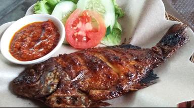 WARUNG AYAM BAKAR & BAKSO PAKDE TRESNO