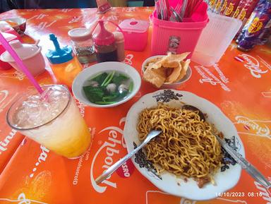 MIE AYAM AHONG