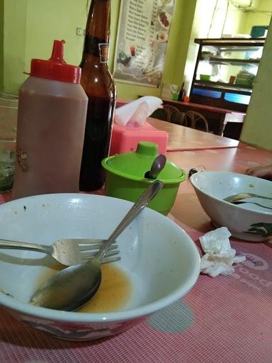 MIE AYAM BAKSO & AYAM BAKAR LUMAYAN