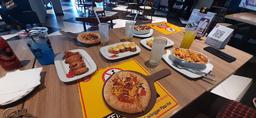 Photo's Pizza Hut Restoran