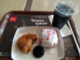 Photo's Richeese Factory Abdul Rozak